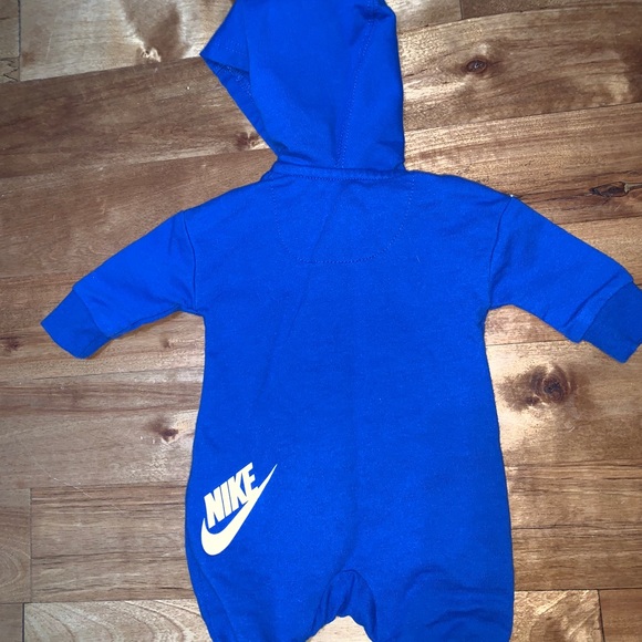 Nike hooded jumper (NB) - Picture 2 of 4